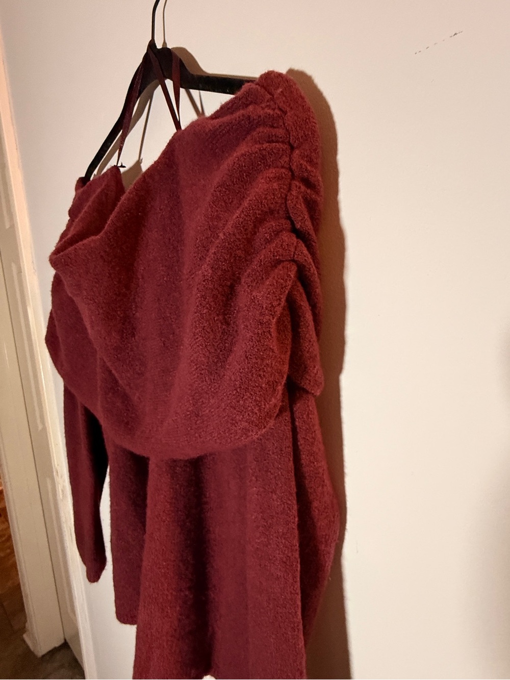 Abercrombie & Fitch Off-the-Shoulder Sweater in Wine Red - Picture 3 of 5